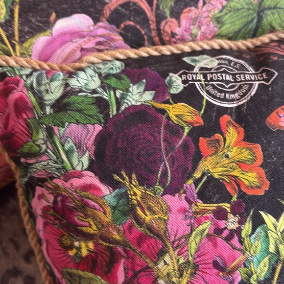 Floral 18” x 12” decorative pillows (2) - Beautiful condition. Full fluff. - Picture 2 of 7